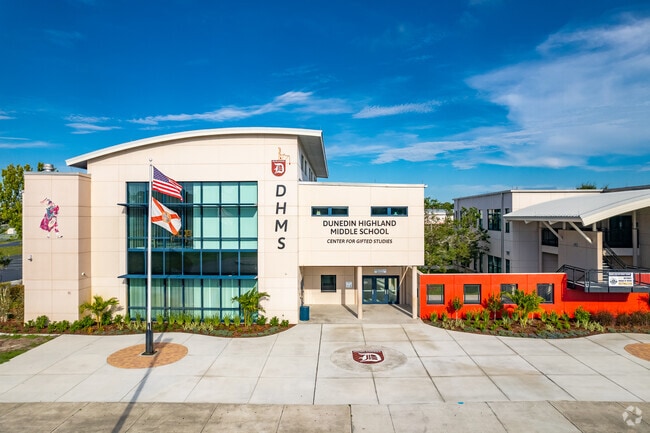 Dunedin Highlander Middle has 1,022 students in grades 6-8.