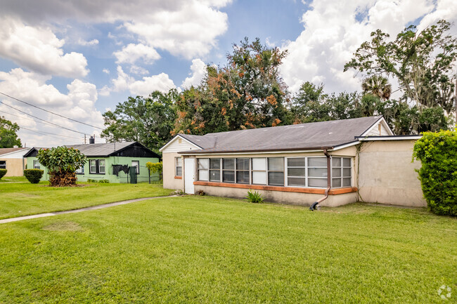 A row of midcentury smaller homes with large front yards in Lorna Doone.