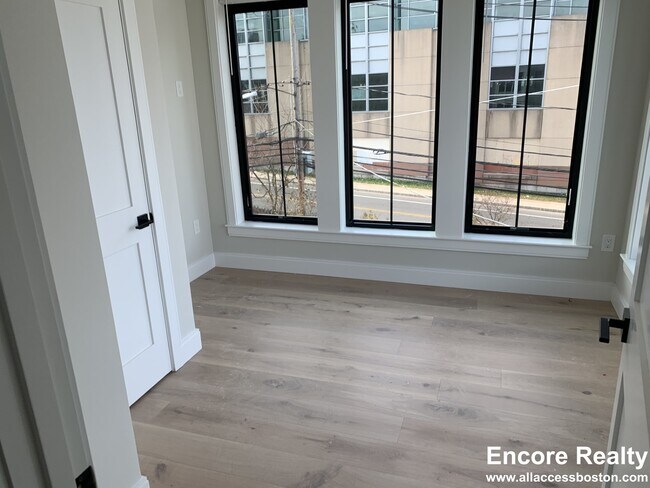 158 Everett St unit 203, Boston, MA 02128 - photo 4