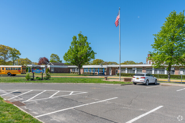 Grundy Avenue School has 493 students enrolled.