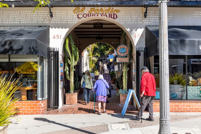 There are plenty of shops and restaurants for a weekend out in Downtown Ventura from Thille.
