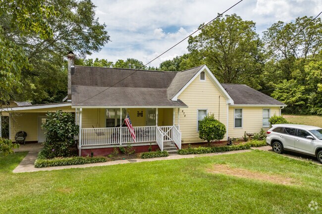 1900s wooden cottages are available in Locust Grove.