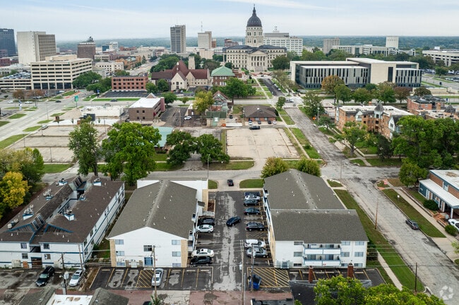 Chartwell Apartments, Topeka, KS 66612 - photo 3