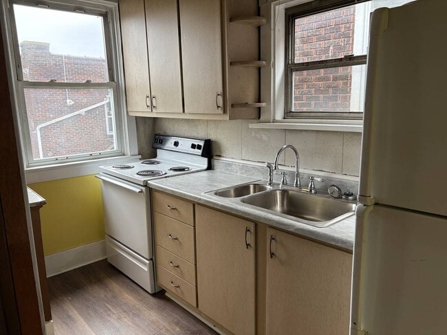 505 1/2 Jackson Ave, Vandergrift, PA 15690 - photo 2