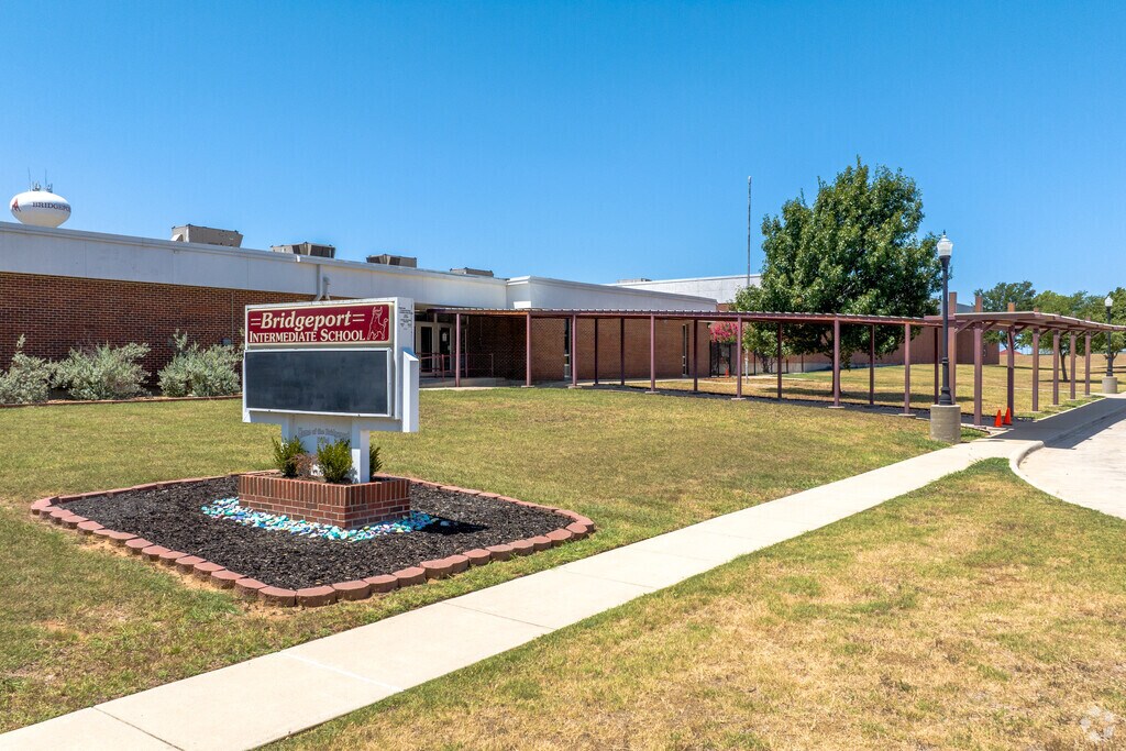 Bridgeport Intermediate School serves the students of Wise County.