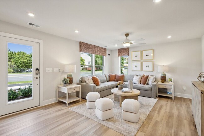 2124 Acadia Rd, Herndon, VA 20170 - photo 2