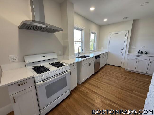 12 Eliot St, Medford, MA 02155 - photo 2