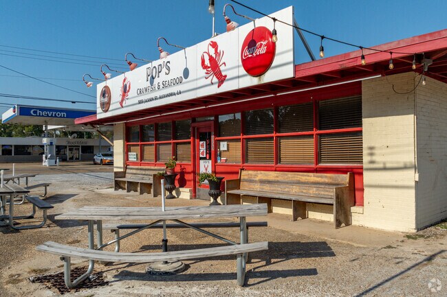 Pop's Crawfish & Seafood has lots of tasty cajun options for Four Leaf Village residents.