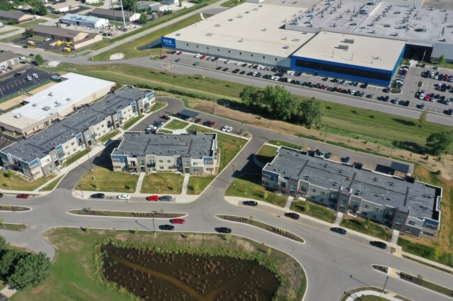 The Den at Fox Run, Waukesha, WI 53188 - photo 4