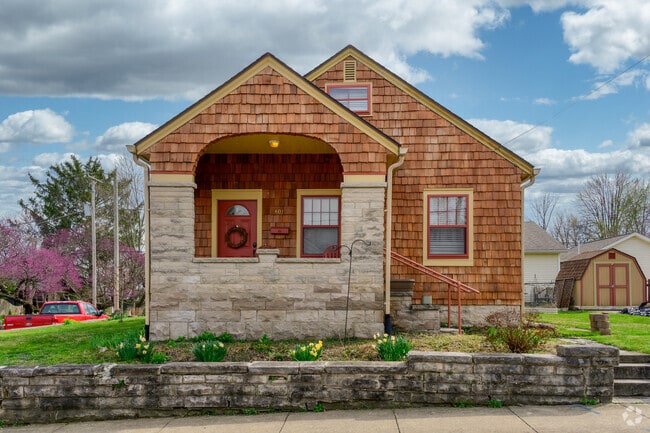 Many homes in McDoel Gardens are decorated with Indiana limestone, mirroring the IU campus.