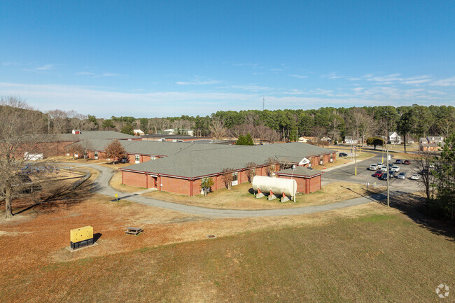 Mathews Elementary School scores an overall grade of C+ from Niche.