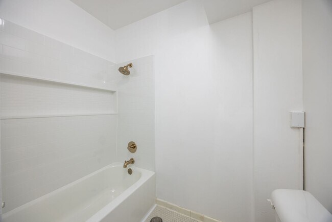 De Selm Apartments | Vintage Architecture with Fresh Modern Interiors, Seattle, WA 98112 - photo 6