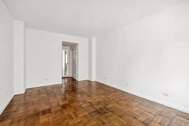 130 E 63rd St unit 7-D, New York, NY 10065 - photo 4