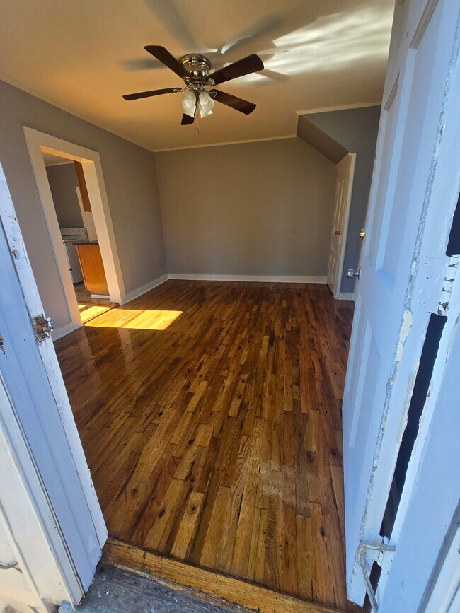 105 W South St unit 2, Wilkesboro, NC 28697 - photo 3