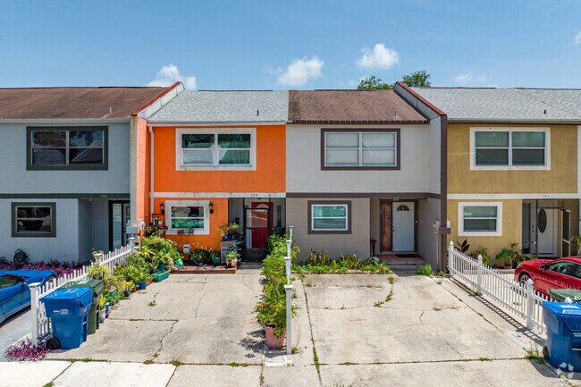 The townhomes in Largo Paradise Island offer private driveways for residents, but do not have garages.
