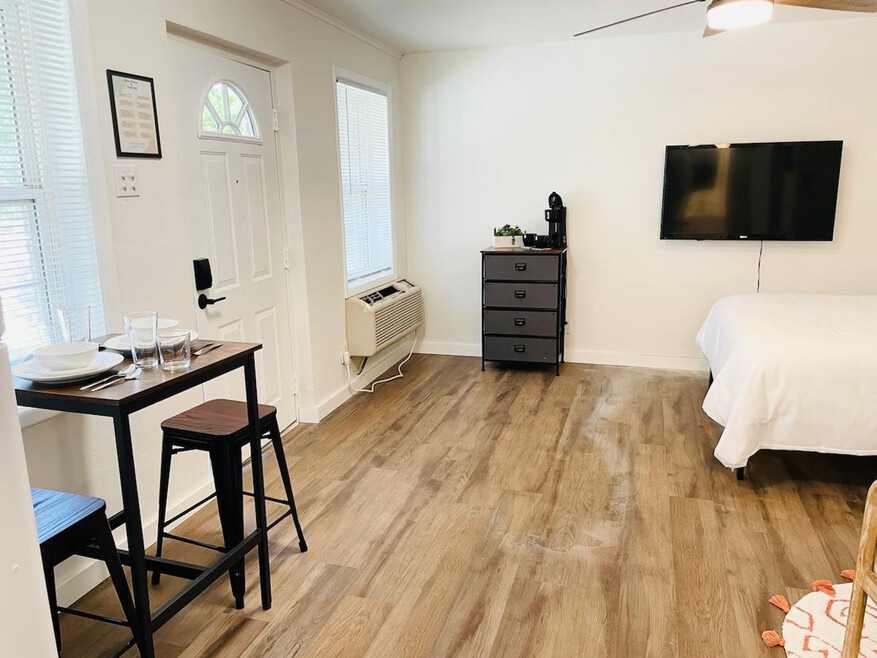 620 S Cedar St unit ID1296528P, Little Rock, AR 72205 - photo 1