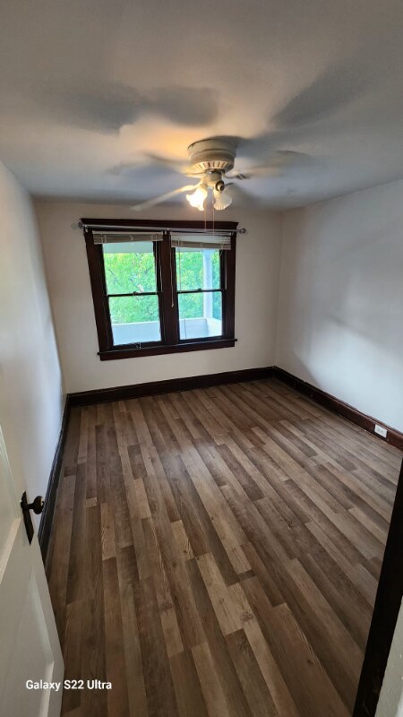 16108 Parkgrove Ave unit Upstairs, Cleveland, OH 44110 - photo 2