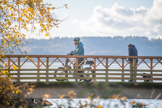 Take a bike ride on the trails at the waterfront in Central Des Moines.