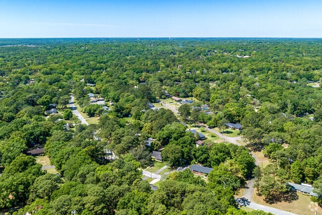 The neighborhood of Skyland Park offers residential charm.