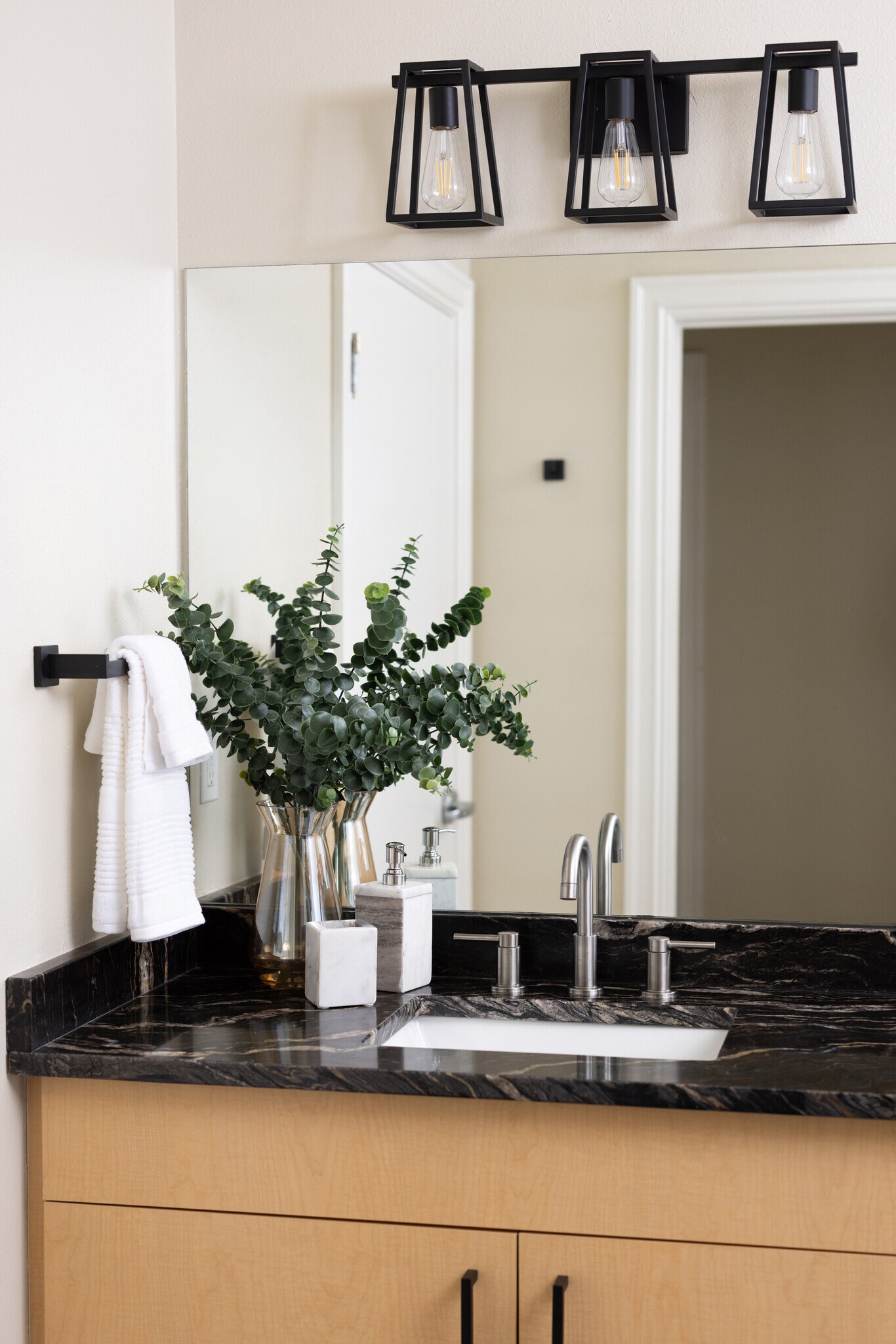 Bathroom Mirror/Sink