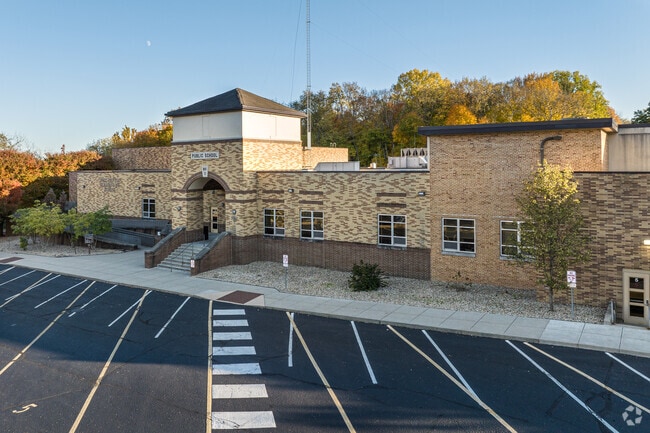 West Newton Elementary School in Ameriplex has a student teacher ratio of 17:1.