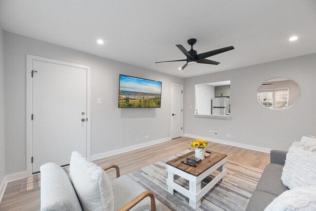 1001 W Howard St unit ID1032507P, Evanston, IL 60202 - photo 3