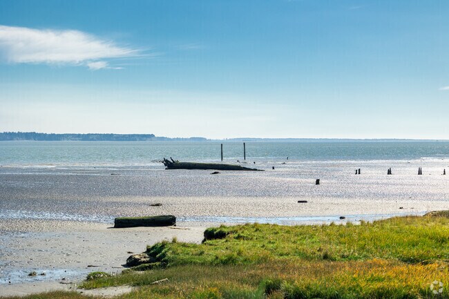 Old Cannery Park is a waterfront park with low and high tides bringing it various landscapes.