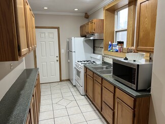 6425 N Troy St, Chicago, IL 60645