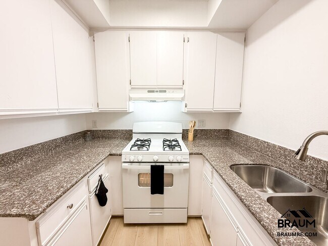 11459 Collins St unit 104, North Hollywood, CA 91601 - photo 5