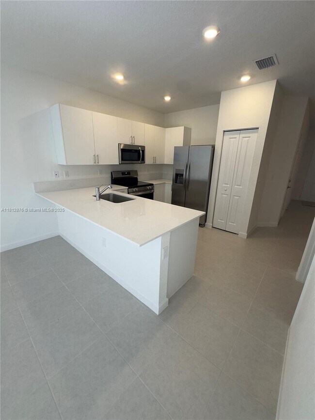 144 SW 184th Way, Pembroke Pines, FL 33029 - photo 4