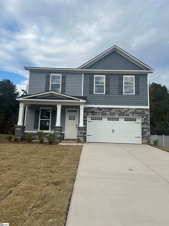 359 E Pyrenees Dr, Wellford, SC 29385