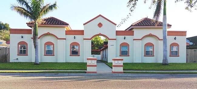 1900 W Douglas St unit 3, Pharr, TX 78577 - photo 3