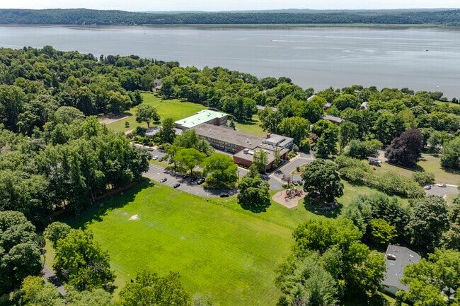 Dows Lane Elementary School is located at 6 Dows Lane in Irvington, NY.