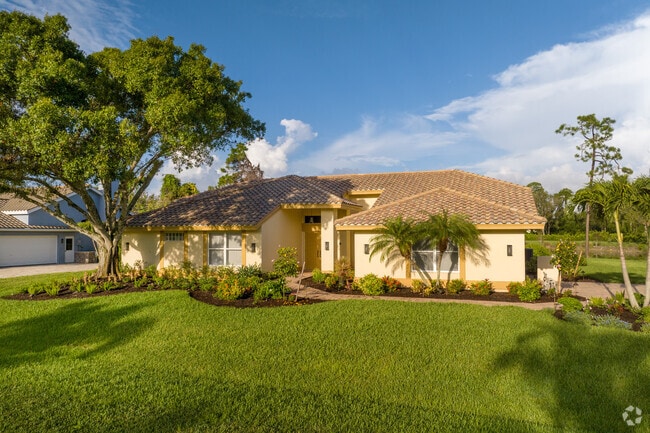 Homes in Fiddlesticks come in a wide variety of shapes and sizes.