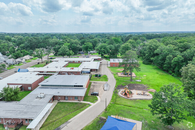 Northside Elementary School is a public school in Pearl.