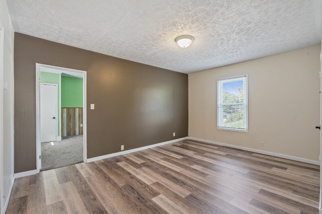 366 N Main St, Houston, PA 15342 - photo 2