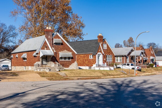 Home prices in the North Pointe are quite a bit lower than the average for St. Louis.