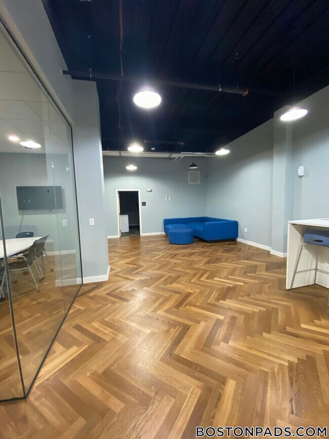 35 S Huntington Ave Unit 604, Boston, MA 02130