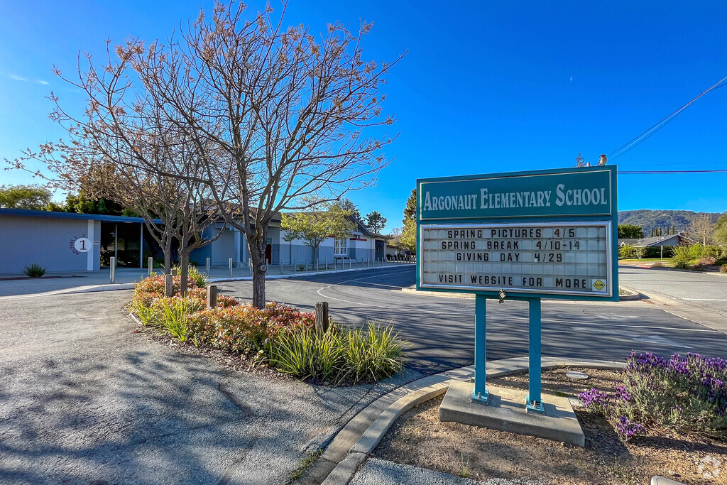 Argonaut Elementary School serves student grades K-5.