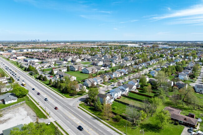 Hilliard Green is a residential area located about 12 miles away from Downtown Columbus.