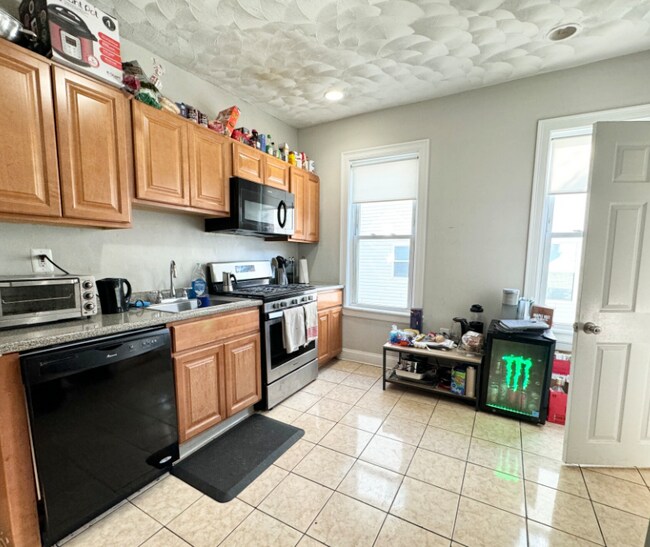 157 E Cottage St unit 3, Dorchester, MA 02125 - photo 2