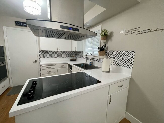 9515 SW Edgewood St, Portland, OR 97223 - photo 2