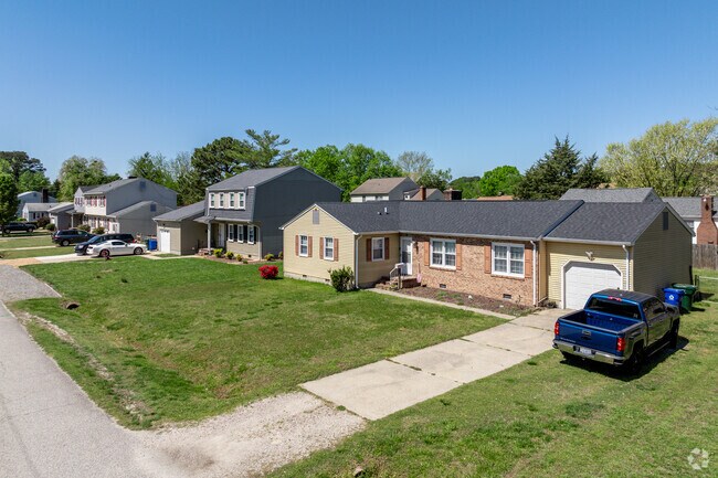A blend of ranches, cottages, and two-story traditional homes gives Green Oaks its warm, eclectic charm.