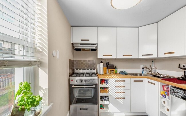 722 S 22nd St unit 2F, Philadelphia, PA 19146 - photo 5