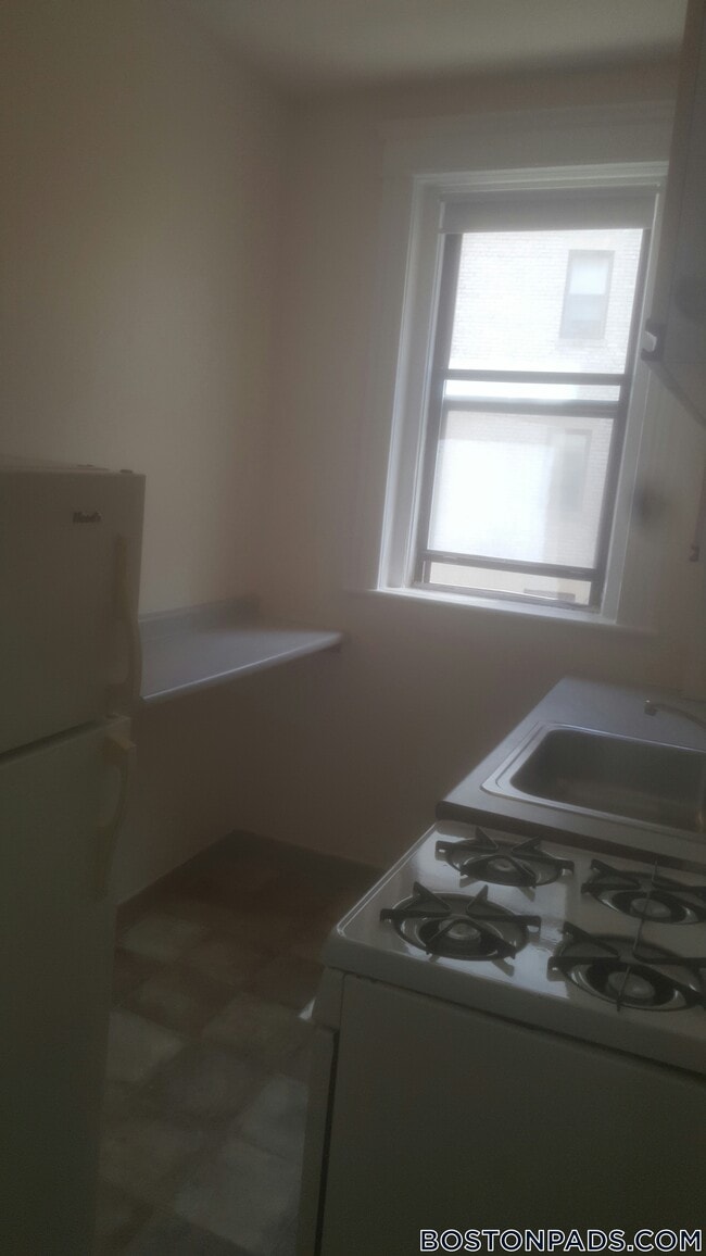 1148 Commonwealth Ave Unit 15, Boston, MA 02134