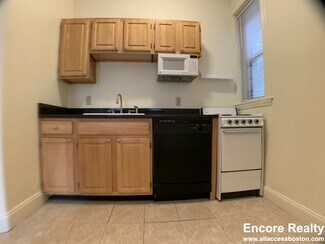 515 Park Dr Unit 5, Boston, MA 02215