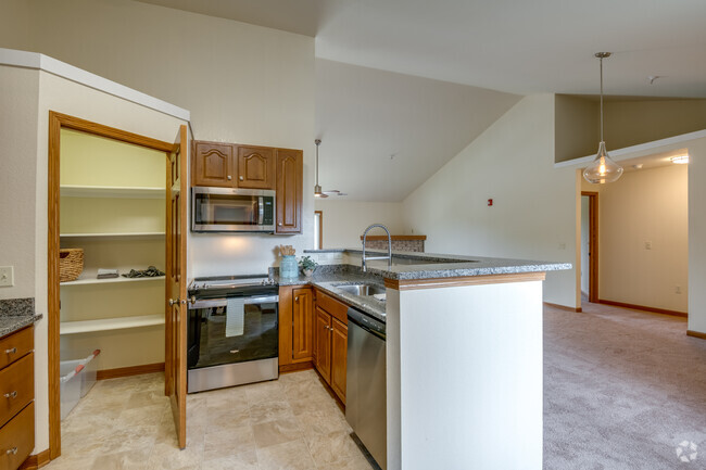 2 BR, 2 BA - 1,900SF
