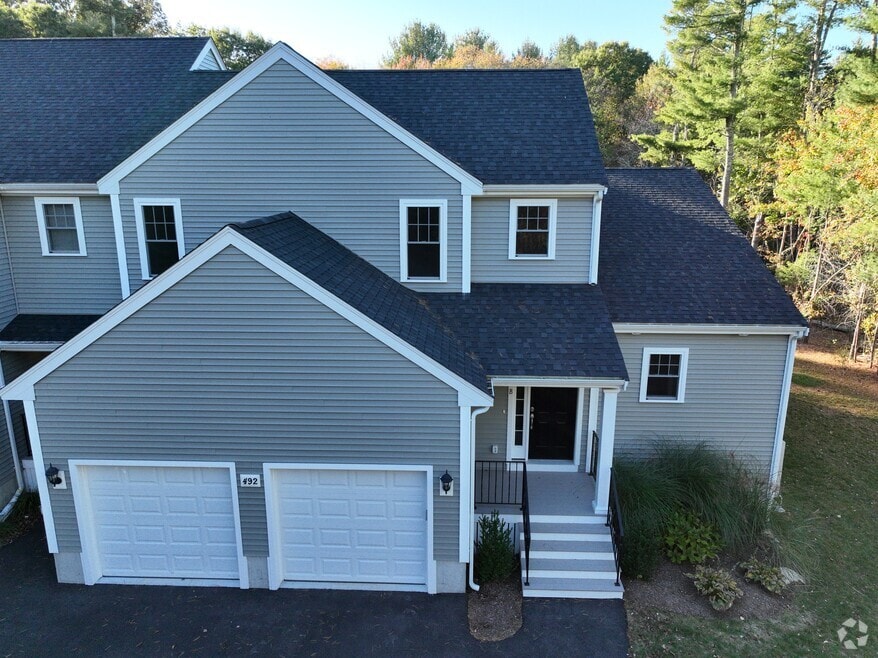 492 Richmond St unit B, East Taunton, MA 02718 - photo 2