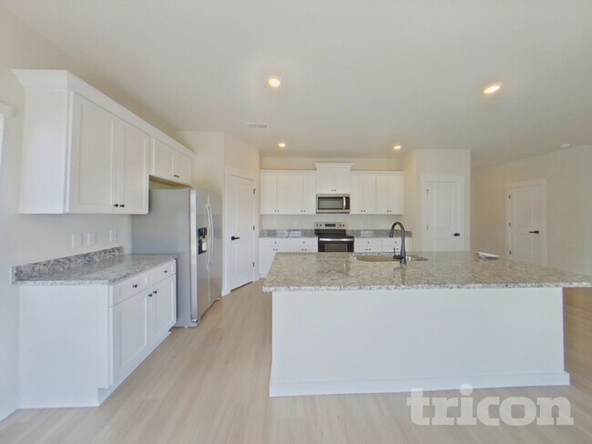 1209 Crested Iris St, Moore, SC 29369 - photo 4