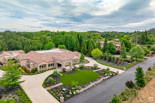 Large homes in Loomis boast large lots and cost upwards of $1,000,000.